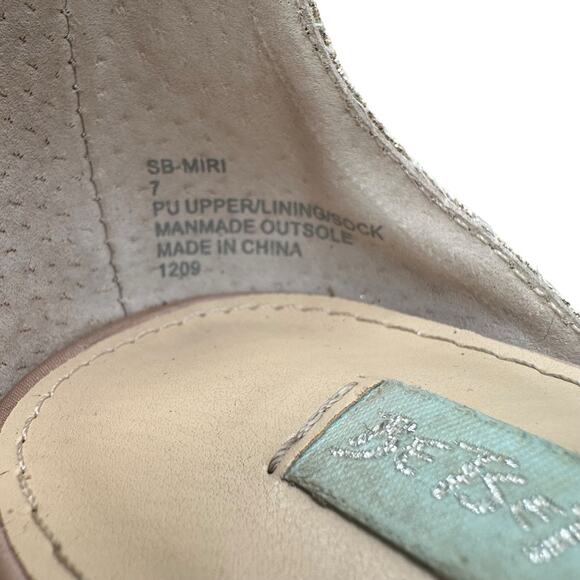 Betsy Johnson SB-MIRI Gold Glitter Block Heel Ankle Strap Sandals Women’s 7 - Picture 9 of 11